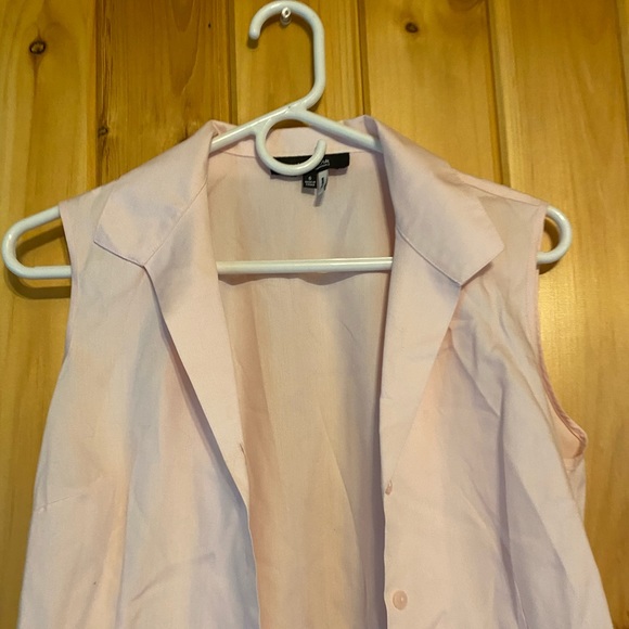 Jones Wear Essentials Women’s Light Pink Button-Down Tank Top - Picture 4 of 7